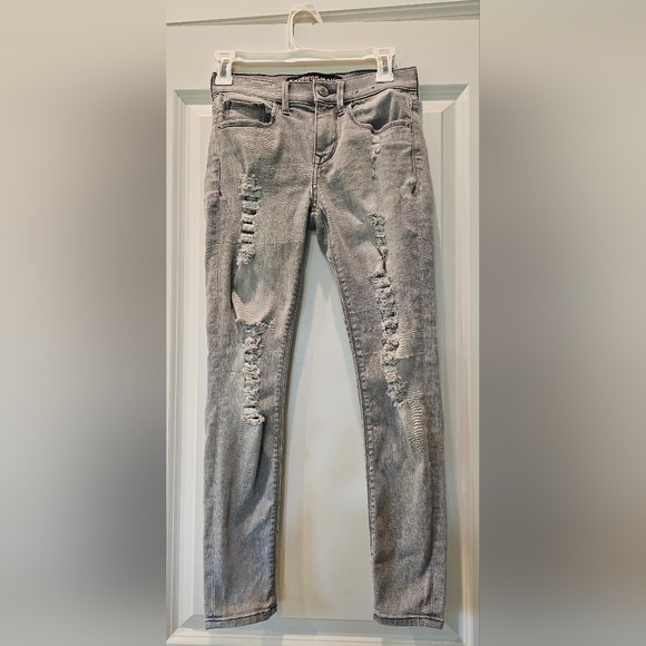 Express Mid-Rise Destroyed Skinny Jean - Picture 1 of 1